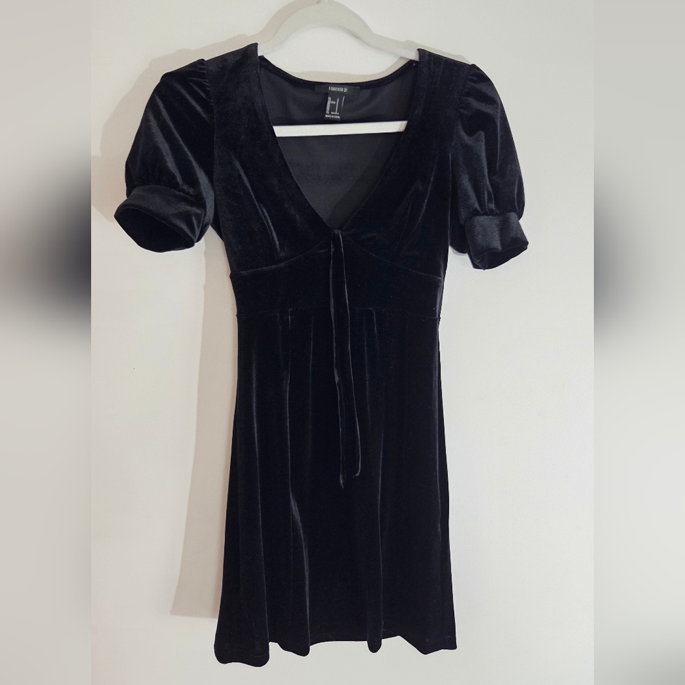 Forever 21 Black Velvet Dress Puff Sleeve Size S